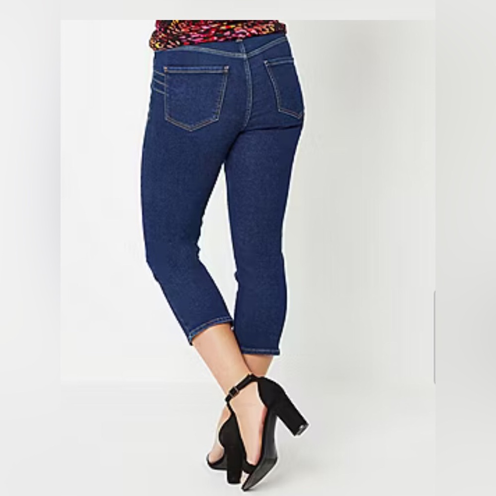Mid Rise Capris - Picture 2 of 3